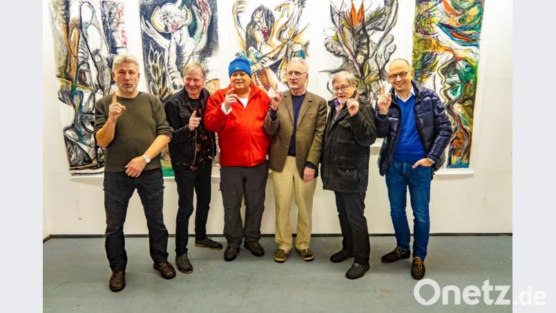 Auch wenn ihr Name Obacht ist – in der aktuellen Ausstellung des Kunstvereins Weiden merken sie nur zum Spaß auf: Andreas Hanauer, Clemens Matejka und Erich Gohl gemeinsam mit Wolfgang Herzer, Veit Wagner und Christian Deglmann (von links). Bild: Jörg Otto