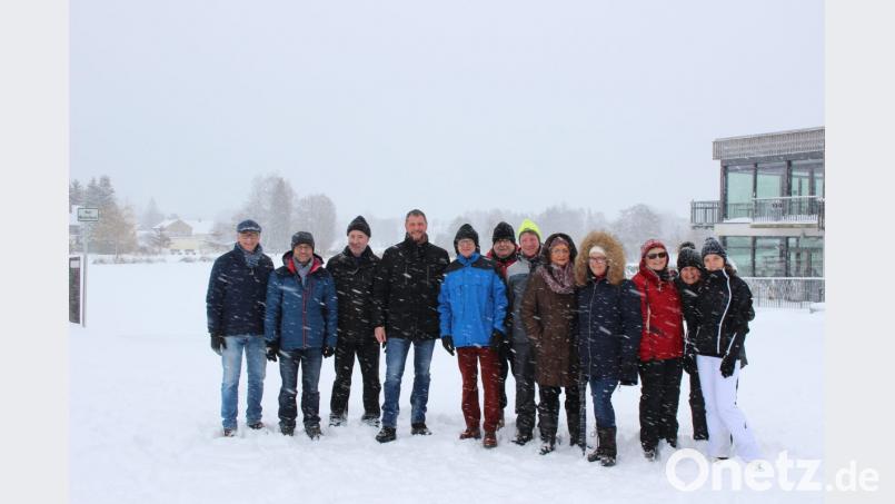 Ortsvorsitzender Huberth Rosner (Vierter von links) hatte ein gut gelauntes und wetterfestes Wandervölkchen aus den Reihen des CSU-Ortsverbandes um sich versammelt. Bild: heb
