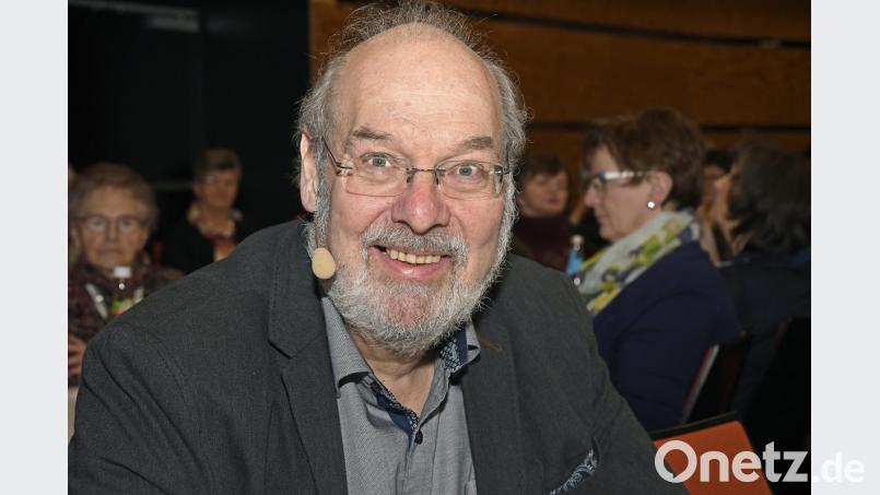 Udo Pollmer ist ein Freund provozierender Thesen. Etwa der: " Kopfsalat hat den gleichen Nährwert wie ein
Papiertaschentuch in einem Glas Wasser. Wenn Sie Salat wegen der Vitamine essen wollen, nehmen Sie bitte Fleischsalat." Bild: Petra Hartl