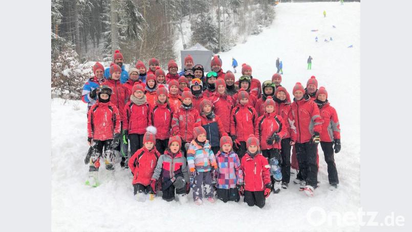 Strahlende Gesichter gibt es bei den Aktiven des TSV-Skiclubs nach dem DSV-Punkterennen in Flossenbürg. Bild: tu