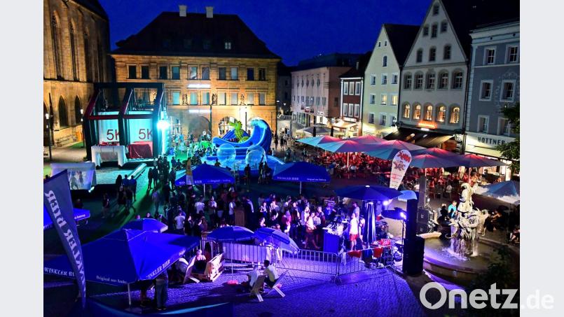 Gelungene Premiere auf dem Marktplatz. Das Watersplash-Festival machte im Juli nicht nur Spaß, sondern auch war auch ein Hingucker. Bild: Petra Hartl