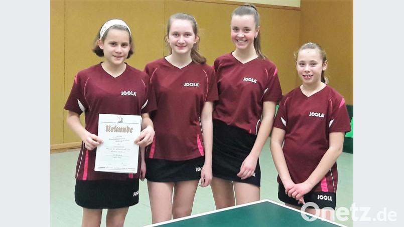 Ronja Gleixner, Hanna Grabinger, Lea Winkler und Finja Schablitzki (von links) belegten in Kulmbach Rang zwei. Bild: kga