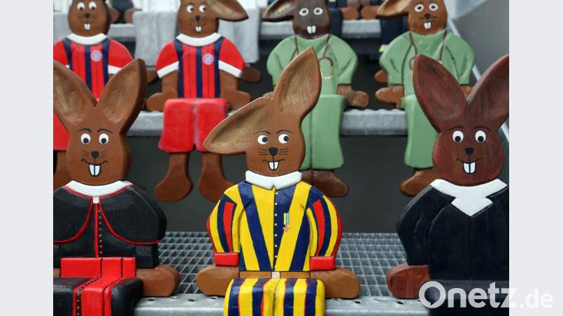 Osterhasen statt Nikolaus: Die Bescherung des Schwandorfer Hilfswerks für bedürftige Kinder soll nun noch vor Ostern über die Bühne gehen. Die hübschen Hasen auf dem Bild gibt's nicht dazu, sie stammen aus der Sammlung von Josef Vitzthum. Bild: Gerhard Götz