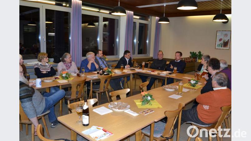 Der KAB Kreisverband diskutiert soziale Fragen. Bild: hcz