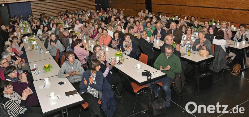 Voller Saal in Ursensollen: Das Thema Ernährung war offensichtlich richtig gewählt. Bild: Petra Hartl