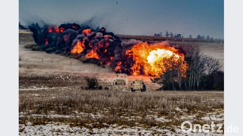 Der Feuerball nach dem Abschuss einer Mine Clearing Line Charge (MICLIC) zur Zerstörung von Minenfelder wirkt spektakulär. Doch der Schießlärm in Grafenwöhr zehrt an den Nerven der Anwohner. Bild: U.S. Army National Guard photo by Spc. Jacob Hester-Heard