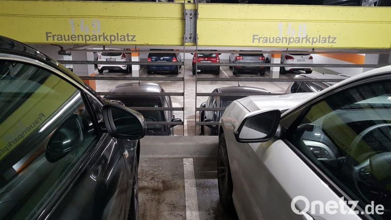 In Schwandorf gibt es – wie hier im Naabparkhaus – insgesamt 19 Frauenparkplätze. Bild: Christopher Dotzler