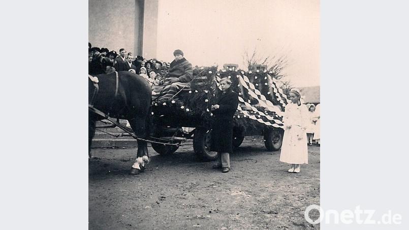 Die Festwagen waren herrlich geschmückt. Repro: wro