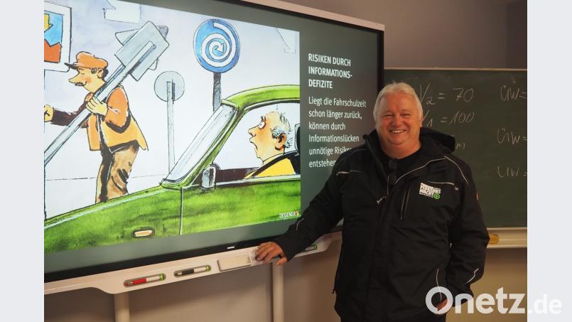 Die Fahrtüchtigkeit von Senioren ist auch ein Thema in der Fahrschule. Rudolf Leibl, Vorsitzender der Verkehrswacht Oberviechtach, plant einen Kurs, in dem Senioren freiwillig ihr Können überprüfen können. Bild: bl