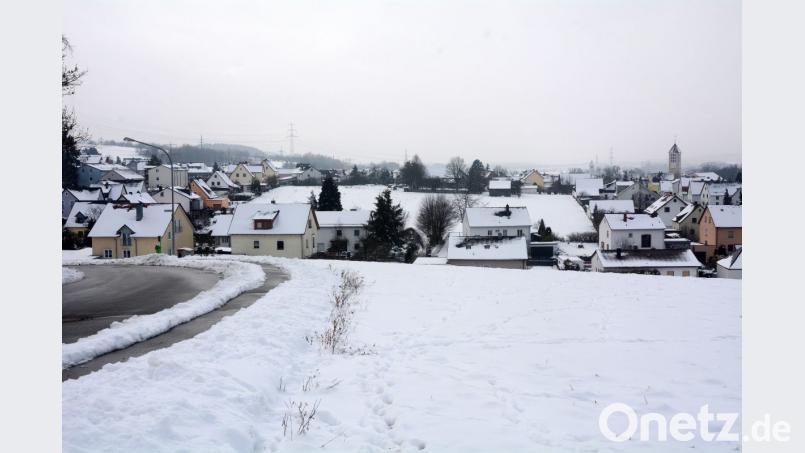 Auf dem Baugebiet &quot;Bachstraße I&quot; (Mitte) wünschen sich die direkten Nachbarn (rechts vom Baugebiet) eine lockere Bebauung mit möglichst großem Abstand zu den gemeinsamen Grundstücksgrenzen. Bild: gsb
