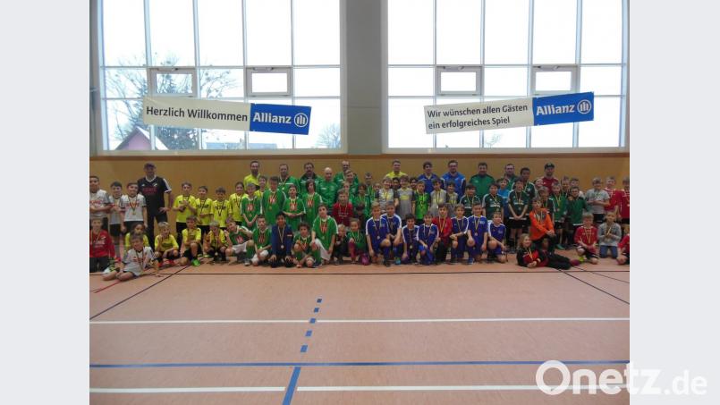 Drei Tage lang lieferten sich die Nachwuchsfußballer spannende Spiele. Das Bild zeigt die U-11-Teams. Bild: exb