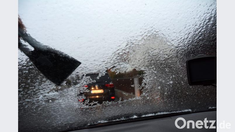 Eisglätte behindert den Verkehr in der Oberpfalz. Bild: Gabi Schönberger