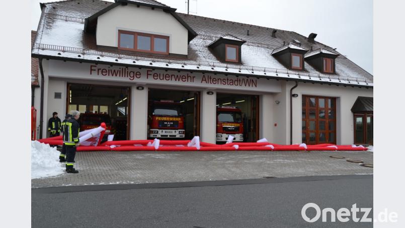 Die Gafferwand der Feuerwehr Altenstadt Bild: Beate-Josefine Luber