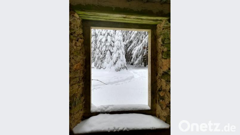 Blick aus dem Fenster des "Fleischhackerhauses" auf die verschneite Landschaft rund um Bügellohe. Bild: exb/Ernst Meindl
