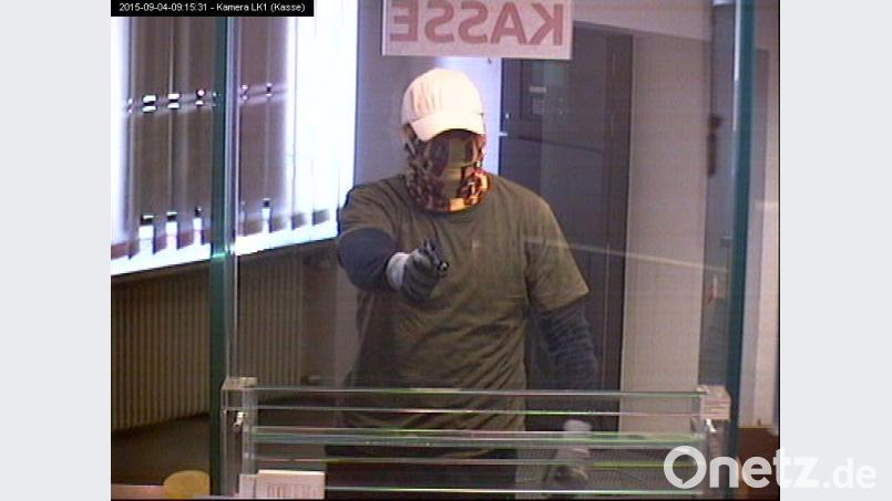 Mit diesem Fahndungsbild ging die Polizei damals an die Öffentlichkeit. Der Raubüberfall in Tännesberg ereignete sich im September 2015. Er saß zunächst in Tschechien wegen anderer Delikte ein, ehe er Mitte 2018 zur Verhandlung nach Weiden überstellt wurde. Jetzt muss noch einmal verhandelt werden. Bild: Kriminalpolizei Weiden