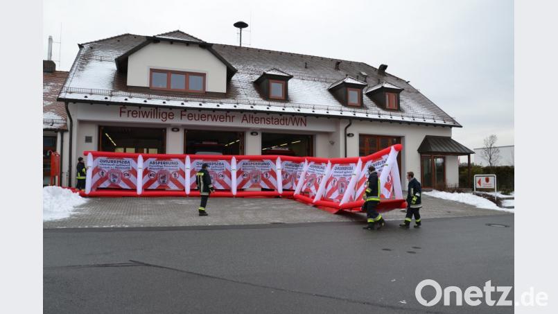 Die Gafferwand der Feuerwehr Altenstadt Bild: Beate-Josefine Luber