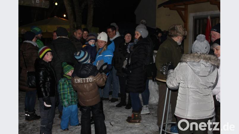 Auch wenn es heuer zur Winterserenade keine Schneebar gibt, so können sich die Serenadenbesucher auch an der Freiluftbar mit wärmenden Getränken versorgen. Bild: prh