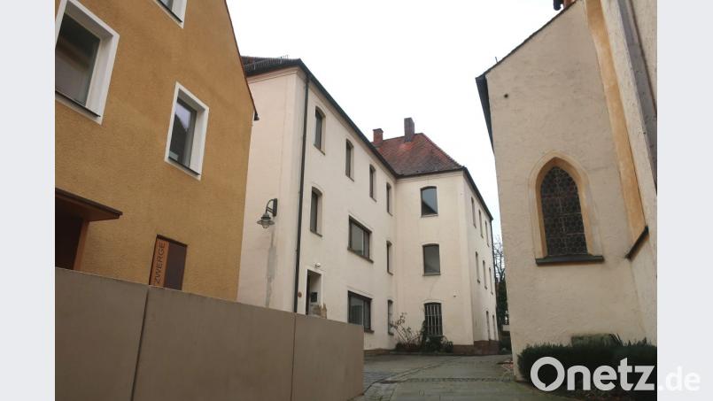 Das Konventgebäude (Mitte, neben Jakobskirche rechts und Kinderkrippe links) steht als Standort einer &quot;Städtischen Musikschule&quot; zur Debatte. Bild: Hirsch