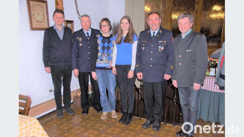 Sie freuen sich schon auf das Feuerwehrjubiläum (von links): Stadtheimatpfleger Bernd Piehler, Feuerwehrvorsitzenden Hans-Peter Wallner, Referent Bernhard Fuchs, Feuerwehr-Festbraut Julia Beugler, Festleiter Hans Rewitzer sowie Altbürgermeister Johann Walbrunn. Bild: tu