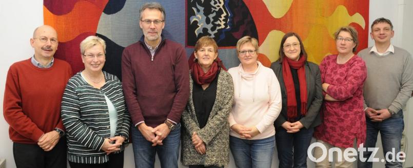 Die Akteure des Lokalen Bündnisses für Familien stellten mit den beiden Bündniskoordinatorinnen Helga Forster (Vierte von links) und Dorothea Seitz-Dobler (Zweite von links) das Programm für dieses Jahr vor und blickten auf die Aktionen im Jahr 2018 zurück. Bild: exb/Andre Stephan-Park
