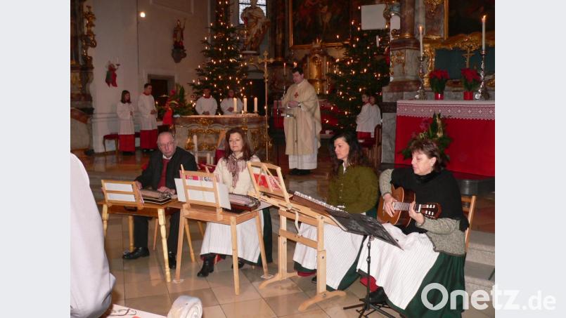 Die Schönseer Stubenmusi&#039; begleitet den Gedenkgottesdienst musikalisch. Bild: nid