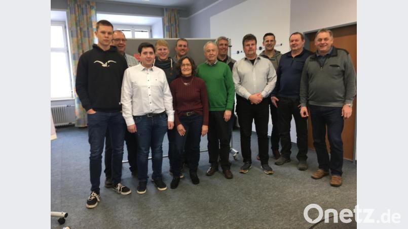 An den Diskussionen bei der Klausur der CSU und Freien Bürger Etzelwang beteiligten sich (von links) Leo Schurath, Klaus-Dieter Schurath, Hannes Lutter, Christoph Pirner, Markus Wagner, Zweite Bürgermeisterin Lydia Zahner, Willfried Schmidt, Christoph Miszca, Ernst Scharr, Erster Bürgermeister Roman Berr, Klaus Strobel und Gerhardt Pirner. Bild: sre