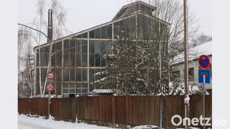 Die Glasfassade der ehemaligen Annahütte inspriert die Planer zu Gedankenspielen. Bild: Lowak