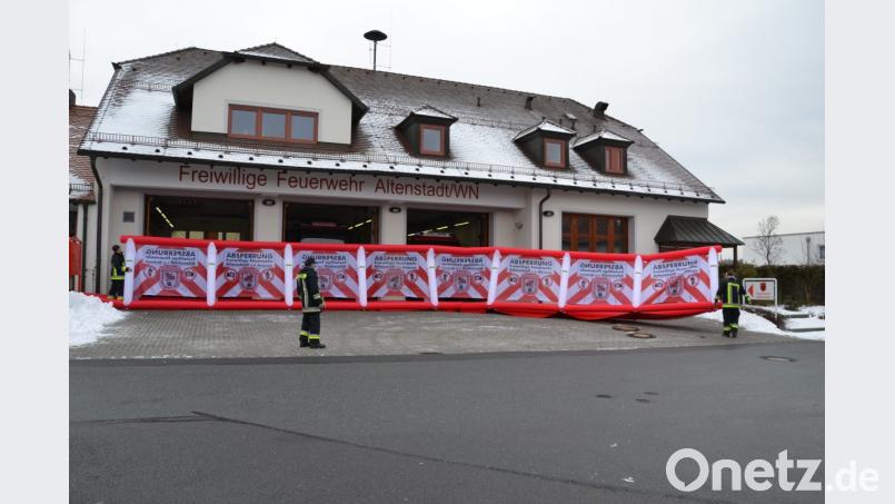 Die Gafferwand der Feuerwehr Altenstadt Bild: Beate-Josefine Luber