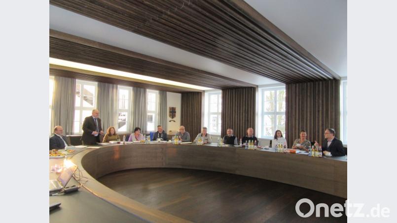 Die Behindertenbeauftragten tagen im neu gestalteten großen Sitzungssaal. Bild: kgg