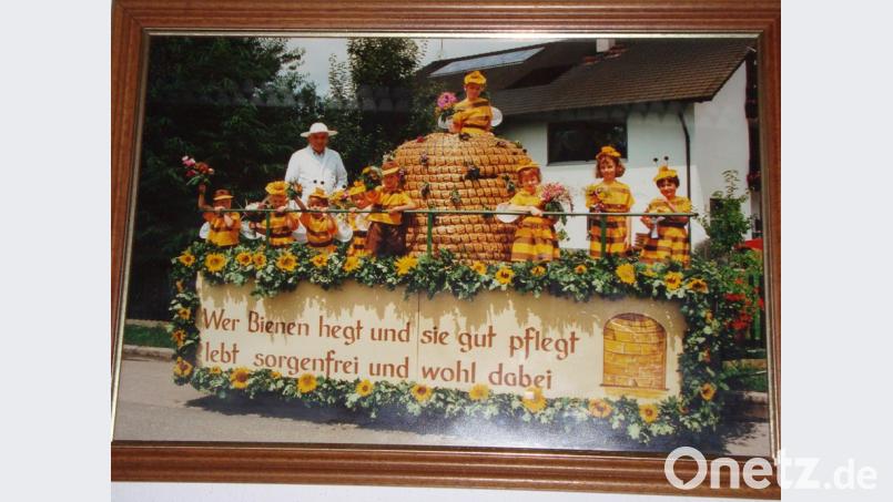 Wer möchte Imker werden? Im Lehrbienenheim wird ein Kurs angeboten. Bild: exb