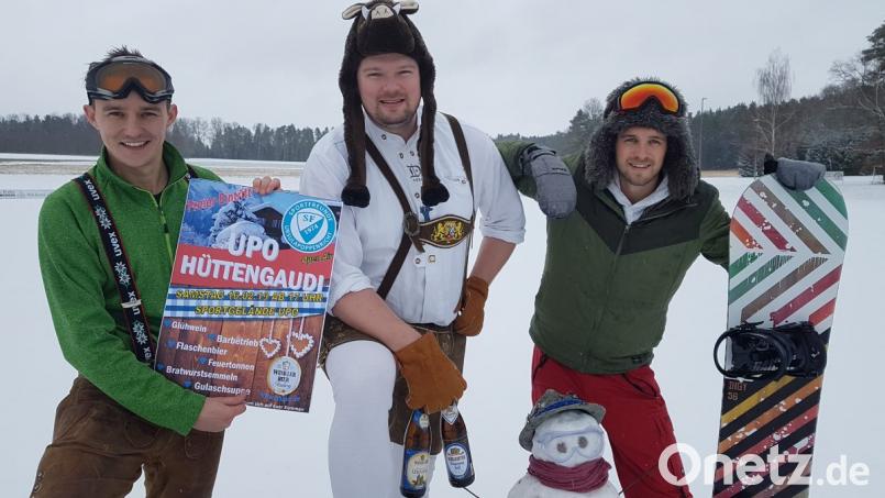 Sebastian Rupprecht, Benjamin Biehler und Dominik Barth (von links), die jungen Vorstandsmitglieder der Sportfreunde Ursulapoppenricht, verbreiten bereits vor der Upo Hüttengaudi gute Laune. Am Samstag, 16. Februar, hoffen die Jungs auf viele Gäste und Schnee zur Premieren-Veranstaltung. Bild: Christopher Dotzler