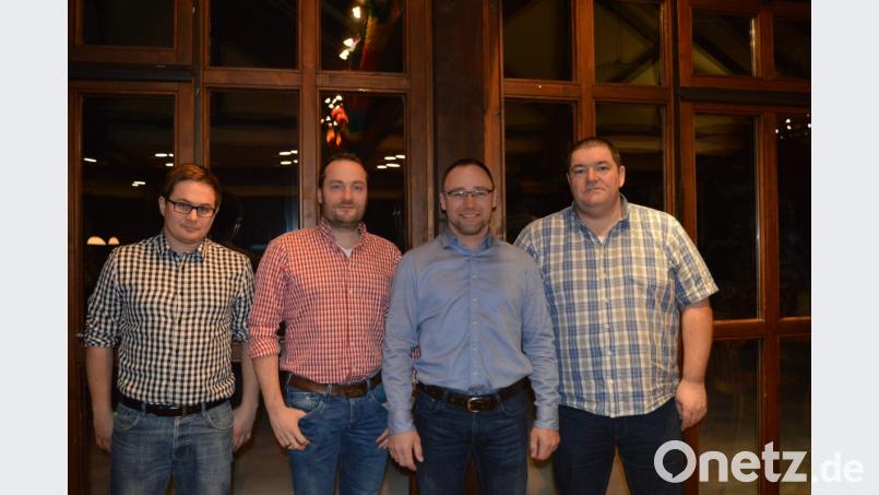 Mitarb- Nr. 14617 – Baier Johanna

 Roland Marchl, Markus Piehler, Herbert Wendl und Martin Schlötzer (von re) informierten über Neuerungen in der Landwirtschaft und standen den Landwirten Rede und Antwort. Bild: bej