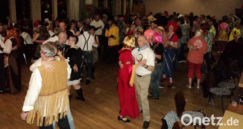 Die Drei-Mann-Band „Kawogl“ traf den Geschmack des Publikums. Gerne wurde zu ihren Klängen getanzt. Bild: ksi