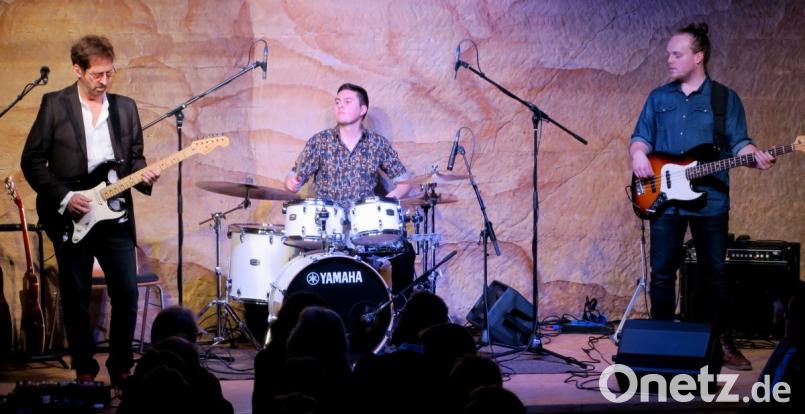Cliff Stevens (links) gastierte mit seiner Band im Felsenkeller. Bild: Hirsch