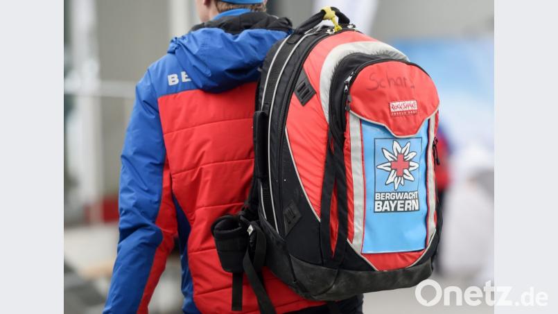 Die Bergwacht Amberg-Kastl rückte aus, um den Verletzten zu bergen. Bild: Tobias Hase/dpa