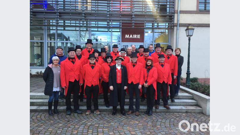 Auch farblich harmonieren die Hahnbacher mit Bürgermeister Joseph Goester und dem Zillisheimer Gemeinderat Bild: mma