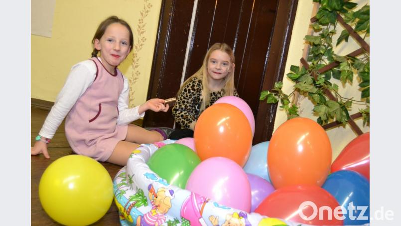Fröhliche Kinder bei lustigen Spielen Bild: hcz