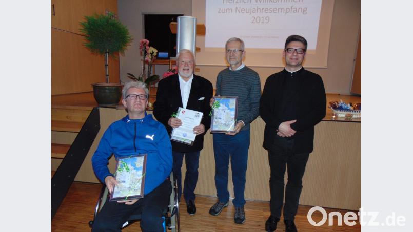 KVVerabschiedung zeigt von links nach recht:
Norbert Purschke, Gerhard Pledl, Otto Finger, Pfarrer Michael Jakob Bild: exb