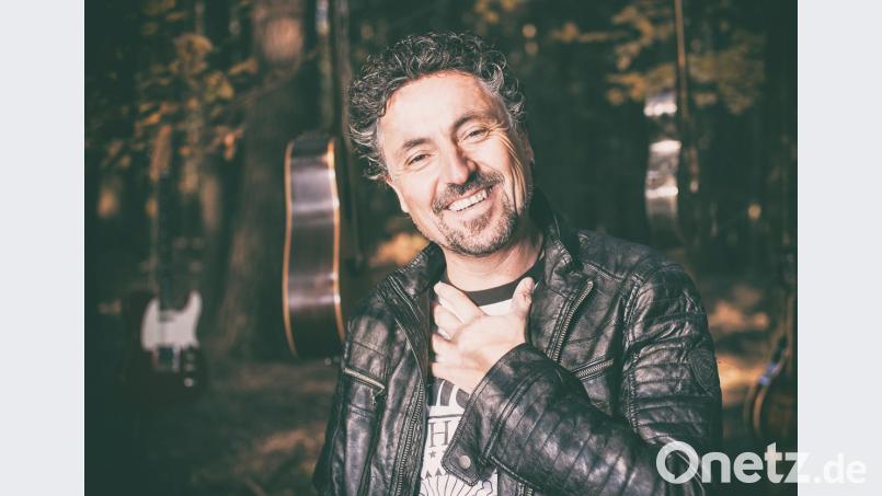 Richie Necker schaut zum Schlossfrühschoppen in Theuern vorbei. Bild: e