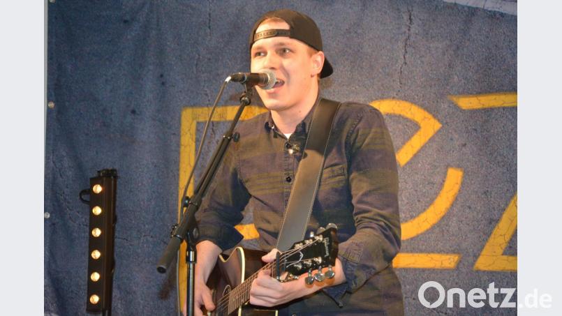 Sein erstes Solokonzert in seiner Heimatstadt gab Peter Geyer am Freitagabend im Museumscafé. Bild: jr