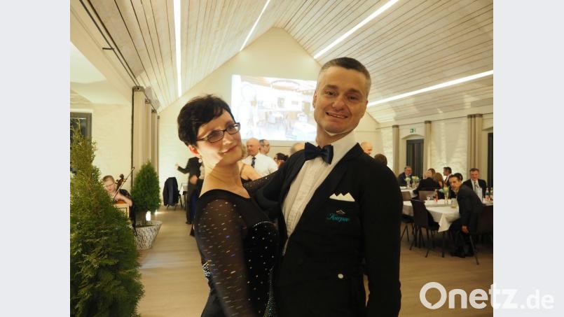 Manu Kucich und Alexander Wenisch zeigten Standard- und Lateinamerikanische Tänze. Die Einlage war einer der Höhepunkte beim vierten Burgball, zu dem der Verein „Forum Falkenberg – Freunde der Burg“ ins Tagungszentrum eingeladen hatte. Bild: wro
