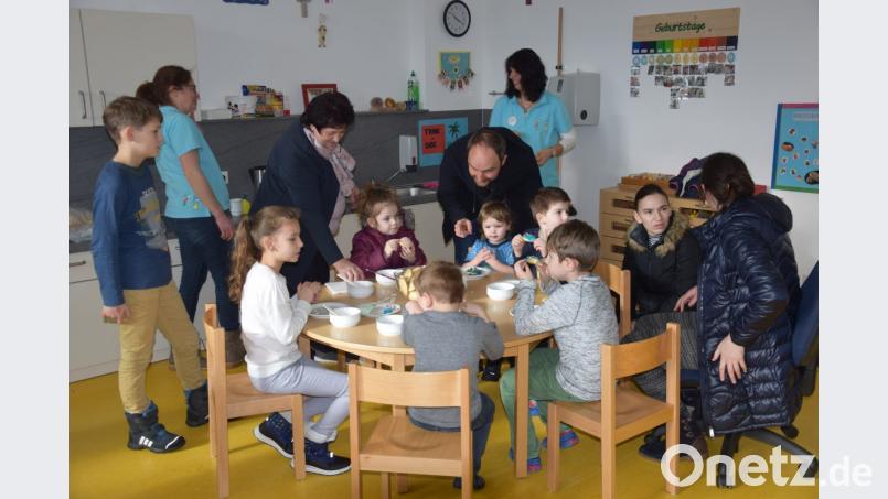 Beim &quot;Tag der offenen Tür&quot; können Kinder Gebäck verzieren. Bild: stg