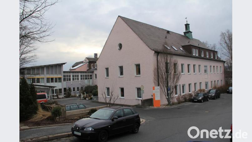 Sanierung oder doch Neubau der Steinwaldklinik Erbendorf? Der Kliniken Nordoberpfalz AG erscheint die zweite Variante mittlerweile wirtschaftlich sinnvoller. Wann es jedoch dazu kommt, hängt laut Pressesprecher Michael Reindl von der künftigen „fachärztlichen Besetzung“ ab. Bild: njn