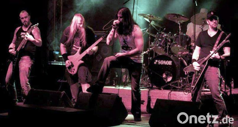 Die „Smokin Hell Bastards“ aus Tirschenreuth stehen am Freitag ab 19.30 Uhr bei der ersten „Metal Night“ in diesem Jahr auf der „Salute“-Saalbühne. Archivbild: lst
