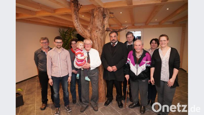 Ludwig Müller (Mitte) mit Urenkelin Marlene Bild: fvo