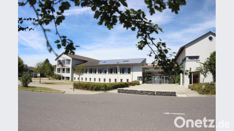 Der AWO-Ortsverein Hirschau hat einen Antrag auf Kostenübernahme für die Anschaffung eines Spielgerätehauses gestellt. Ein möglicher Platz für das geplante Holzhäuschen wäre der Pausenhof. Bild: e