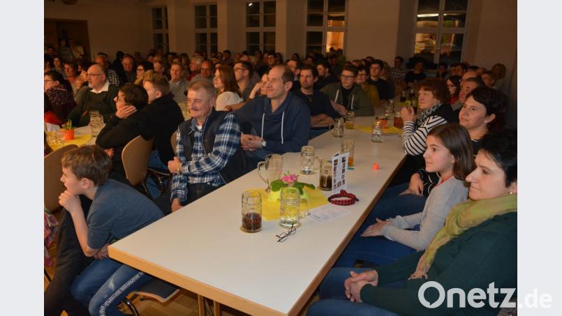 Alle sechs Vorstellungen der Komödie „Aber, aber, Herr Pfarrer“ im Saal des Pfarr- und Jugendheims waren ausverkauft. Hier im Bild das Publikum am vergangenen Samstag. Bild: jr