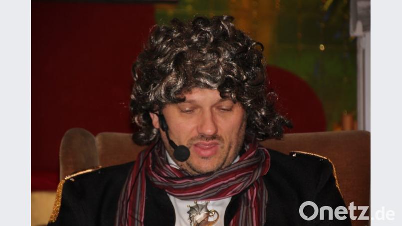 Marcus Kilian als moderner Märchenerzähler in der Bütt. Bild: kro