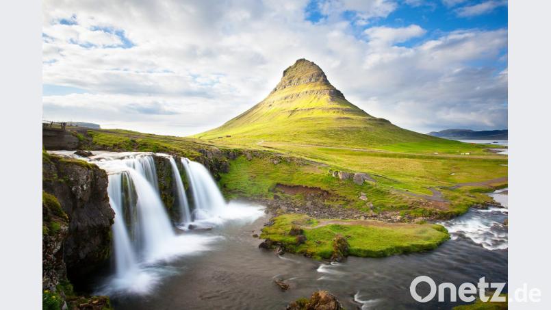 Der Berg Kirkjufell liegt im Westen von Island. Bild: exb/Steffen Mender
