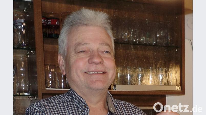 Sein liebster Platz ist immer hinter der Theke. Der Kohlberger Gastwirt und Metzger Richard Frieser feiert 60. Geburtstag. Bild: jml